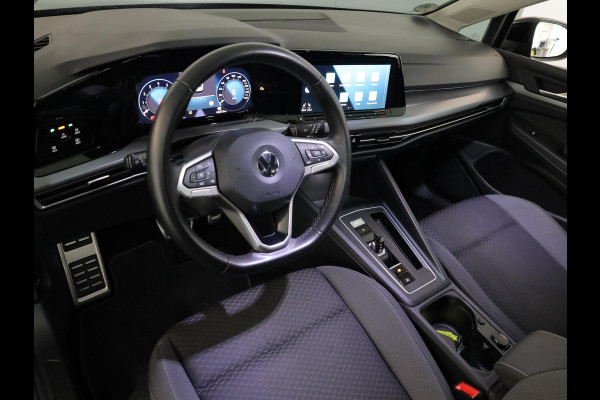 Volkswagen Golf 1.0 eTSI Life Active 110 pk Automaat (DSG) | Navigatie | Parkeersensoren (Park assist) | Achteruitrijcamera | Stoelverwarming | Autom. airco (3 zones) |