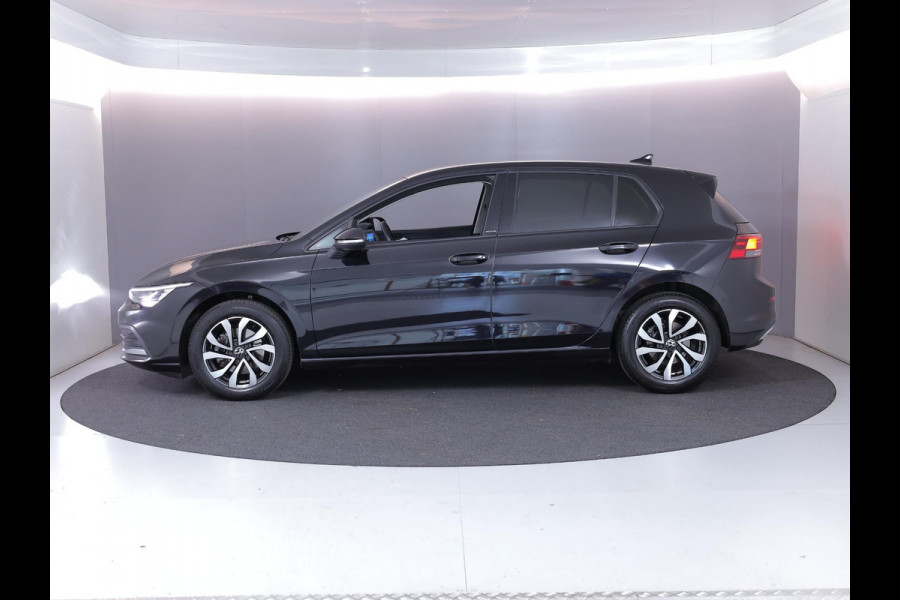Volkswagen Golf 1.0 eTSI Life Active 110 pk Automaat (DSG) | Navigatie | Parkeersensoren (Park assist) | Achteruitrijcamera | Stoelverwarming | Autom. airco (3 zones) |