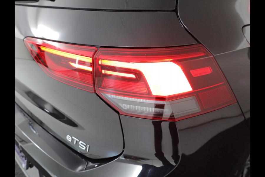 Volkswagen Golf 1.0 eTSI Life Active 110 pk Automaat (DSG) | Navigatie | Parkeersensoren (Park assist) | Achteruitrijcamera | Stoelverwarming | Autom. airco (3 zones) |