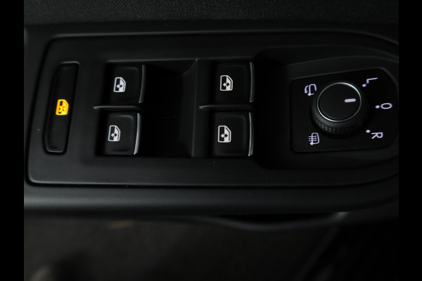 Volkswagen Golf 1.0 eTSI Life Active 110 pk Automaat (DSG) | Navigatie | Parkeersensoren (Park assist) | Achteruitrijcamera | Stoelverwarming | Autom. airco (3 zones) |