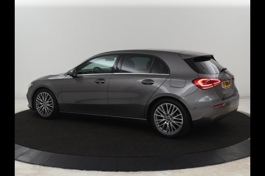 Mercedes-Benz A-Klasse 200 Business Solution Plus Upgrade | Panoramadak | Stoelverwarming | Half leder | Widescreen | Camera | Navigatie | Park Assist | Cruise control | Full LED