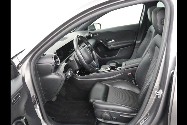 Mercedes-Benz A-Klasse 200 Business Solution Plus Upgrade | Panoramadak | Stoelverwarming | Half leder | Widescreen | Camera | Navigatie | Park Assist | Cruise control | Full LED
