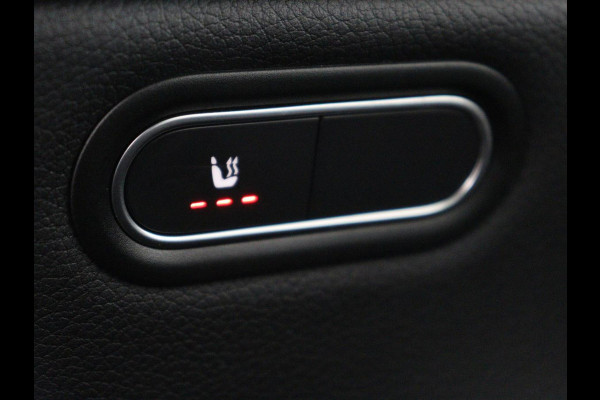 Mercedes-Benz A-Klasse 200 Business Solution Plus Upgrade | Panoramadak | Stoelverwarming | Half leder | Widescreen | Camera | Navigatie | Park Assist | Cruise control | Full LED