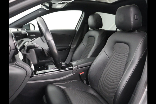 Mercedes-Benz A-Klasse 200 Business Solution Plus Upgrade | Panoramadak | Stoelverwarming | Half leder | Widescreen | Camera | Navigatie | Park Assist | Cruise control | Full LED