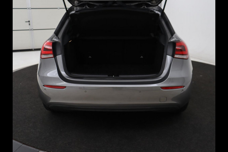 Mercedes-Benz A-Klasse 200 Business Solution Plus Upgrade | Panoramadak | Stoelverwarming | Half leder | Widescreen | Camera | Navigatie | Park Assist | Cruise control | Full LED