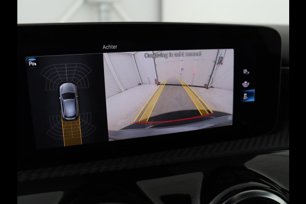 Mercedes-Benz A-Klasse 200 Business Solution Plus Upgrade | Panoramadak | Stoelverwarming | Half leder | Widescreen | Camera | Navigatie | Park Assist | Cruise control | Full LED