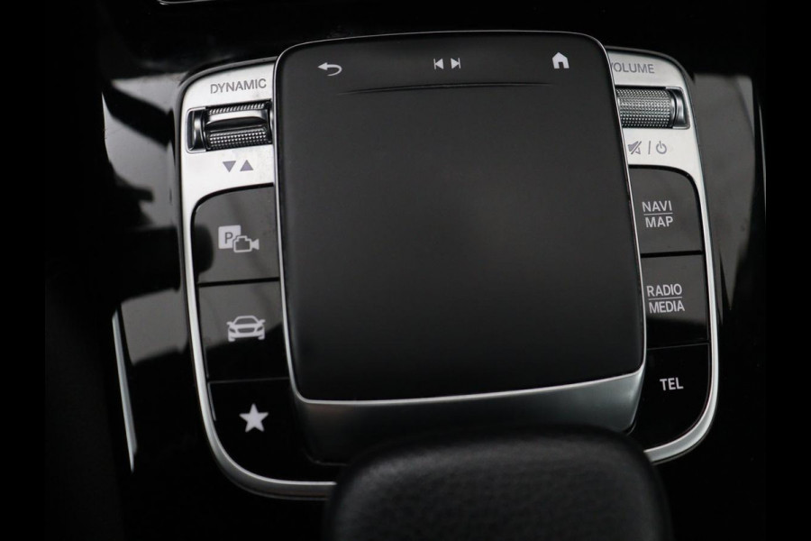 Mercedes-Benz A-Klasse 200 Business Solution Plus Upgrade | Panoramadak | Stoelverwarming | Half leder | Widescreen | Camera | Navigatie | Park Assist | Cruise control | Full LED