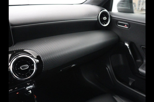 Mercedes-Benz A-Klasse 200 Business Solution Plus Upgrade | Panoramadak | Stoelverwarming | Half leder | Widescreen | Camera | Navigatie | Park Assist | Cruise control | Full LED