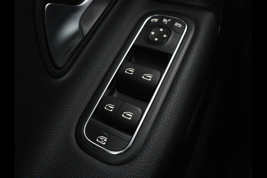 Mercedes-Benz A-Klasse 200 Business Solution Plus Upgrade | Panoramadak | Stoelverwarming | Half leder | Widescreen | Camera | Navigatie | Park Assist | Cruise control | Full LED