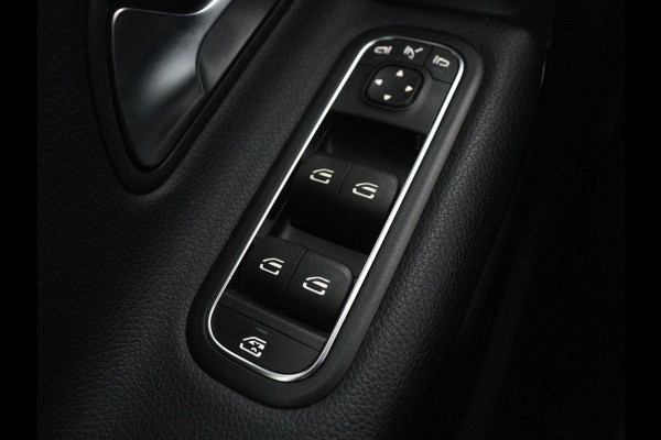 Mercedes-Benz A-Klasse 200 Business Solution Plus Upgrade | Panoramadak | Stoelverwarming | Half leder | Widescreen | Camera | Navigatie | Park Assist | Cruise control | Full LED