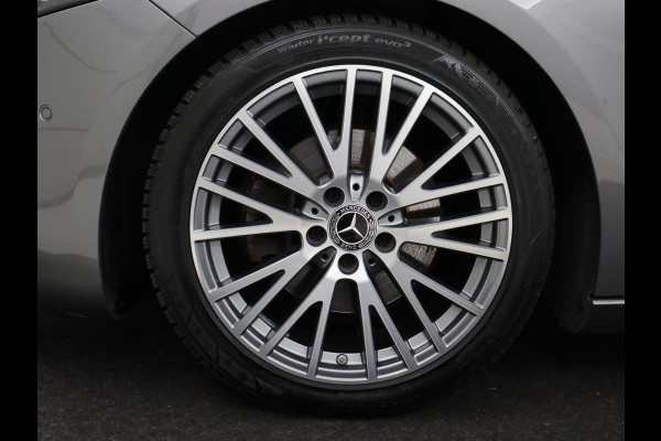 Mercedes-Benz A-Klasse 200 Business Solution Plus Upgrade | Panoramadak | Stoelverwarming | Half leder | Widescreen | Camera | Navigatie | Park Assist | Cruise control | Full LED