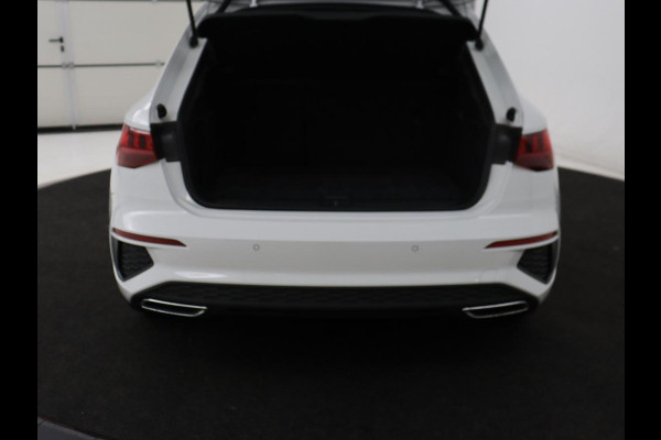 Audi A3 30 TFSI S edition | Stoelverwarming | Park Assist | Sportstoelen | Carplay | Half leder | Virtual Cockpit | Full LED | Navigatie | Climate control | Cruise control