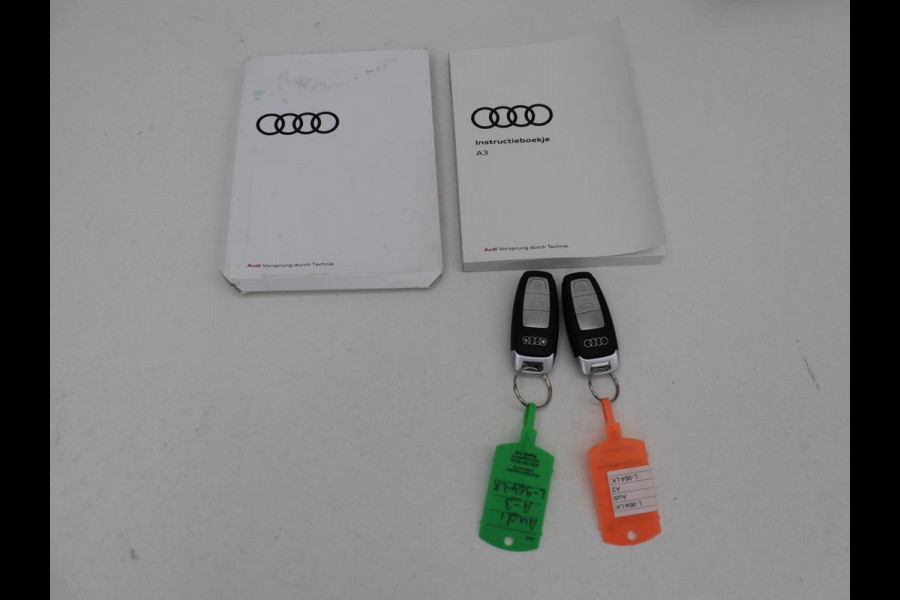 Audi A3 30 TFSI S edition | Stoelverwarming | Park Assist | Sportstoelen | Carplay | Half leder | Virtual Cockpit | Full LED | Navigatie | Climate control | Cruise control