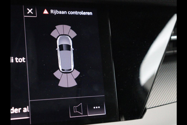 Audi A3 30 TFSI S edition | Stoelverwarming | Park Assist | Sportstoelen | Carplay | Half leder | Virtual Cockpit | Full LED | Navigatie | Climate control | Cruise control