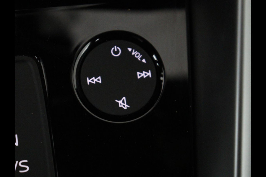 Audi A3 30 TFSI S edition | Stoelverwarming | Park Assist | Sportstoelen | Carplay | Half leder | Virtual Cockpit | Full LED | Navigatie | Climate control | Cruise control