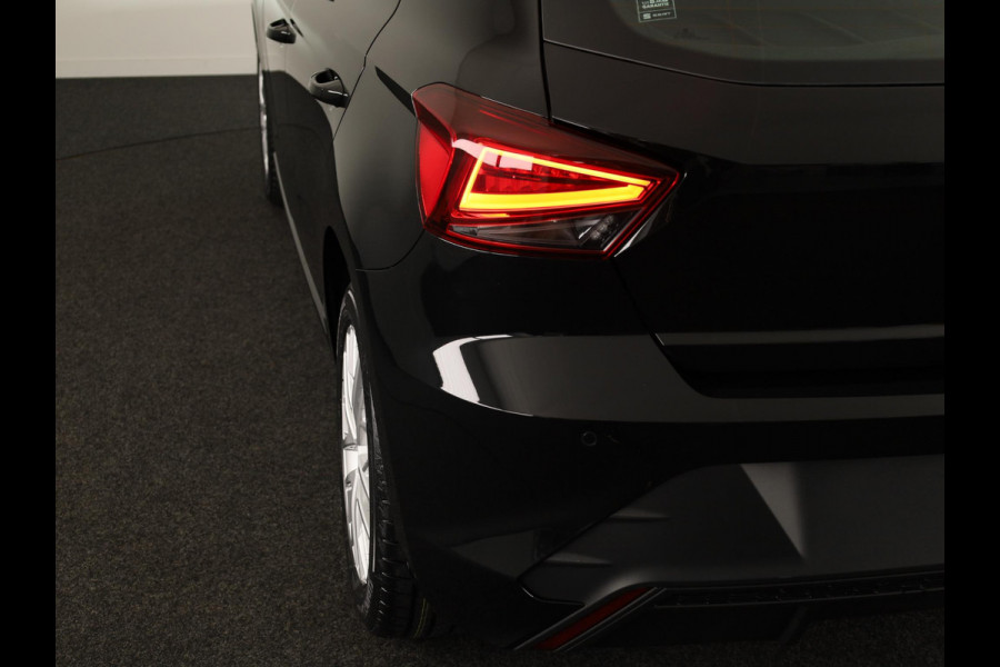 Seat Ibiza Style 1.0 EcoTSI 95 PK | Midnight Black Metallic | Apple Carplay | Park Assist | Cruise Control