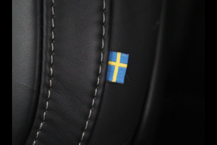 Volvo V60 2.0 T8 Plug-in AWD Ultimate Bright | Panoramadak | Trekhaak | Leder | Stoelventilatie | 360 Camera | Harman/Kardon | Head-Up | Keyless | Carplay | Achterbankverwarming | Adaptive cruise | PHEV