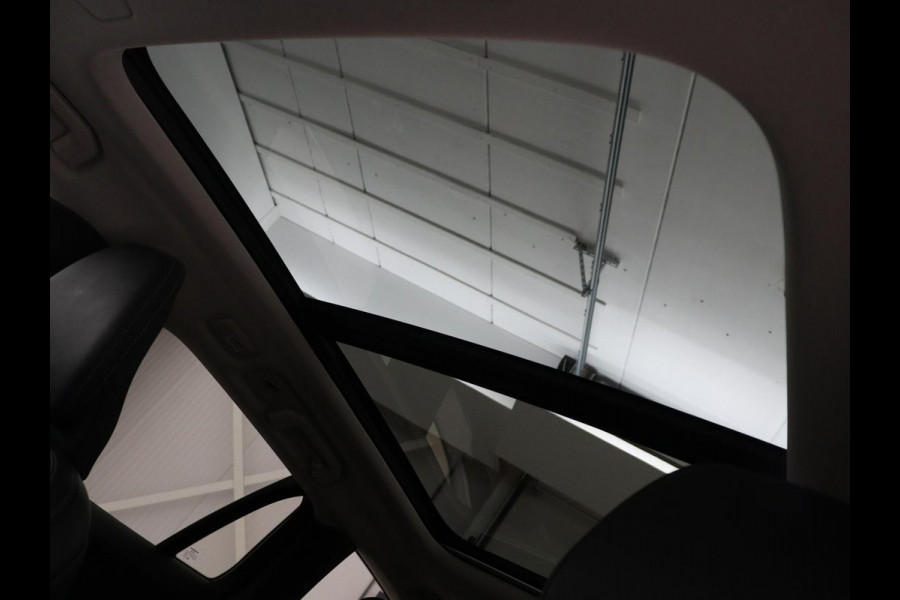 Volvo V60 2.0 T8 Plug-in AWD Ultimate Bright | Panoramadak | Trekhaak | Leder | Stoelventilatie | 360 Camera | Harman/Kardon | Head-Up | Keyless | Carplay | Achterbankverwarming | Adaptive cruise | PHEV