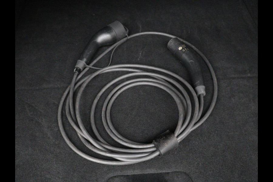 Volvo V60 2.0 T8 Plug-in AWD Ultimate Bright | Panoramadak | Trekhaak | Leder | Stoelventilatie | 360 Camera | Harman/Kardon | Head-Up | Keyless | Carplay | Achterbankverwarming | Adaptive cruise | PHEV