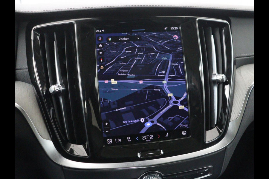 Volvo V60 2.0 T8 Plug-in AWD Ultimate Bright | Panoramadak | Trekhaak | Leder | Stoelventilatie | 360 Camera | Harman/Kardon | Head-Up | Keyless | Carplay | Achterbankverwarming | Adaptive cruise | PHEV
