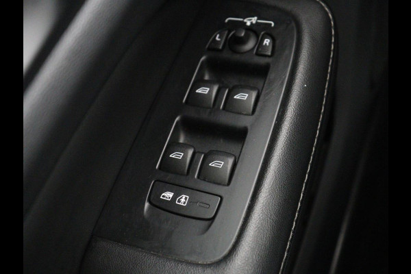 Volvo V60 2.0 T8 Plug-in AWD Ultimate Bright | Panoramadak | Trekhaak | Leder | Stoelventilatie | 360 Camera | Harman/Kardon | Head-Up | Keyless | Carplay | Achterbankverwarming | Adaptive cruise | PHEV