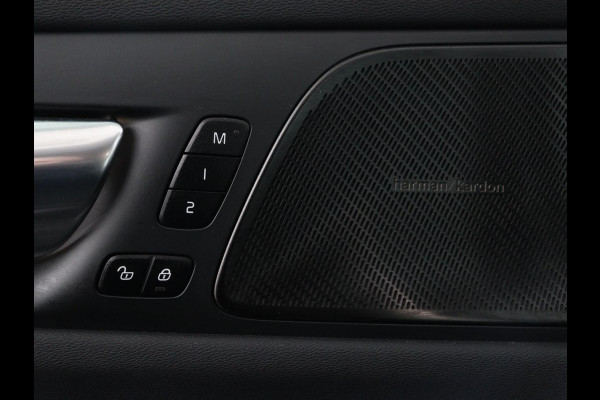 Volvo V60 2.0 T8 Plug-in AWD Ultimate Bright | Panoramadak | Trekhaak | Leder | Stoelventilatie | 360 Camera | Harman/Kardon | Head-Up | Keyless | Carplay | Achterbankverwarming | Adaptive cruise | PHEV
