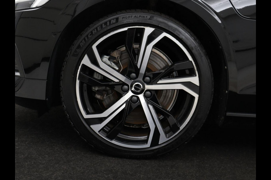 Volvo V60 2.0 T8 Plug-in AWD Ultimate Bright | Panoramadak | Trekhaak | Leder | Stoelventilatie | 360 Camera | Harman/Kardon | Head-Up | Keyless | Carplay | Achterbankverwarming | Adaptive cruise | PHEV