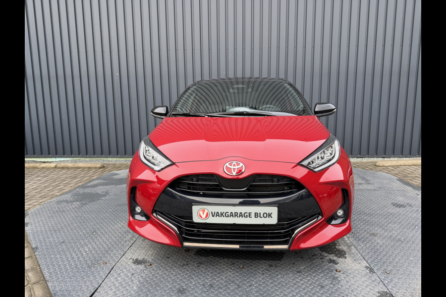 Toyota Yaris 1.5 Hybrid Executive / Bi tone | Pano dak | Emotional Red | PDC V+A | BSM | Rijklaar!!
