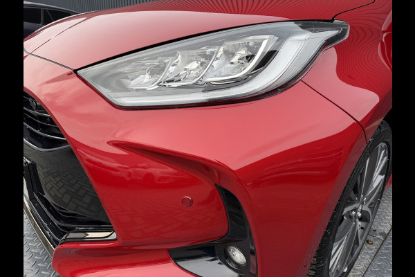 Toyota Yaris 1.5 Hybrid Executive / Bi tone | Pano dak | Emotional Red | PDC V+A | BSM | Rijklaar!!