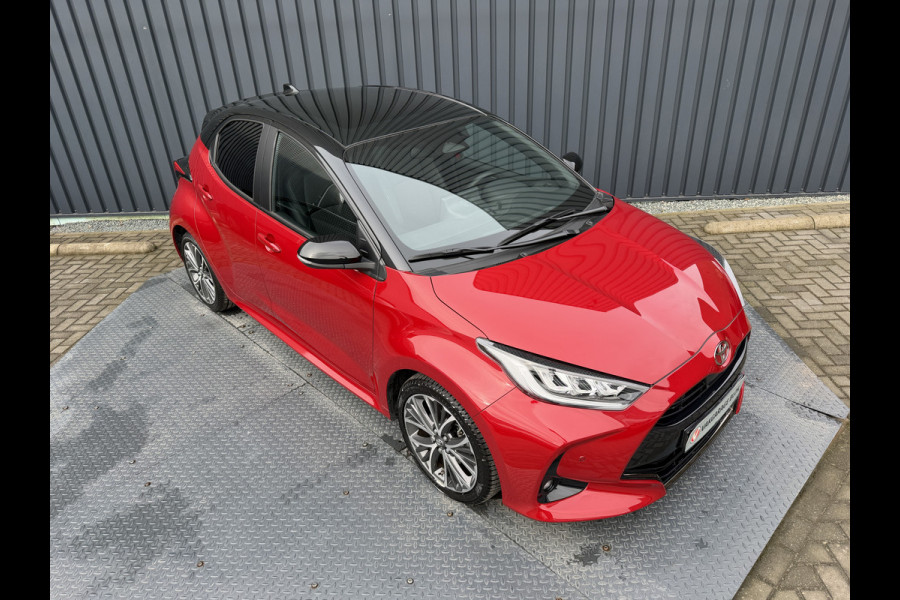 Toyota Yaris 1.5 Hybrid Executive / Bi tone | Pano dak | Emotional Red | PDC V+A | BSM | Rijklaar!!