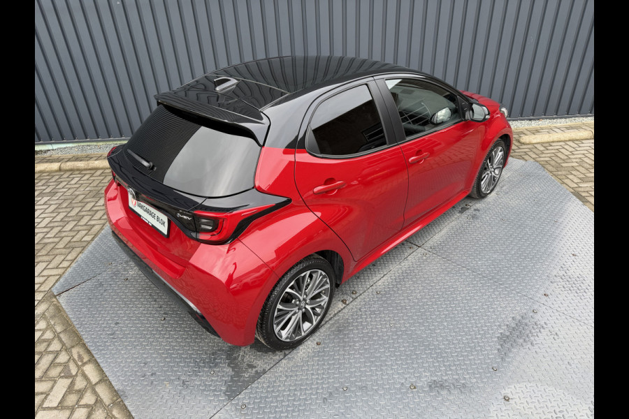 Toyota Yaris 1.5 Hybrid Executive / Bi tone | Pano dak | Emotional Red | PDC V+A | BSM | Rijklaar!!