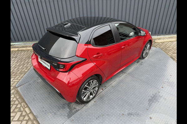 Toyota Yaris 1.5 Hybrid Executive / Bi tone | Pano dak | Emotional Red | PDC V+A | BSM | Rijklaar!!