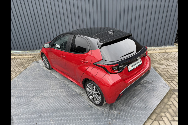 Toyota Yaris 1.5 Hybrid Executive / Bi tone | Pano dak | Emotional Red | PDC V+A | BSM | Rijklaar!!
