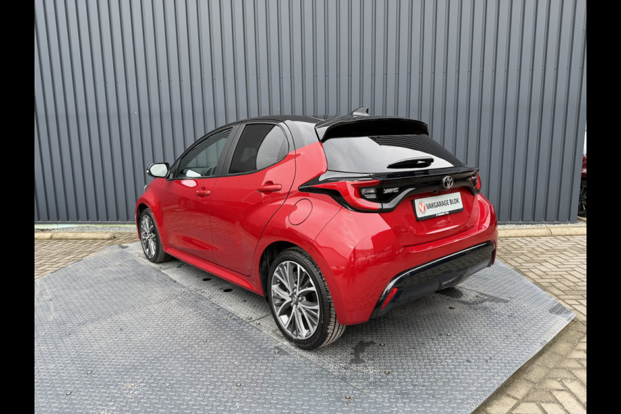 Toyota Yaris 1.5 Hybrid Executive / Bi tone | Pano dak | Emotional Red | PDC V+A | BSM | Rijklaar!!