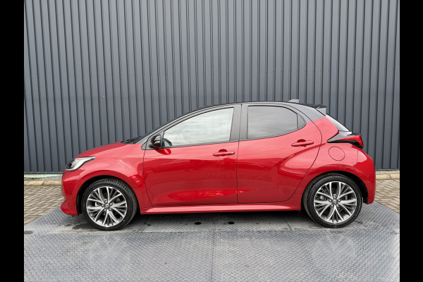 Toyota Yaris 1.5 Hybrid Executive / Bi tone | Pano dak | Emotional Red | PDC V+A | BSM | Rijklaar!!
