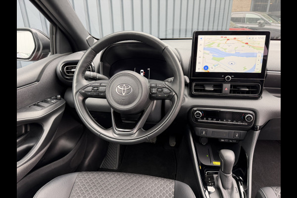 Toyota Yaris 1.5 Hybrid Executive / Bi tone | Pano dak | Emotional Red | PDC V+A | BSM | Rijklaar!!