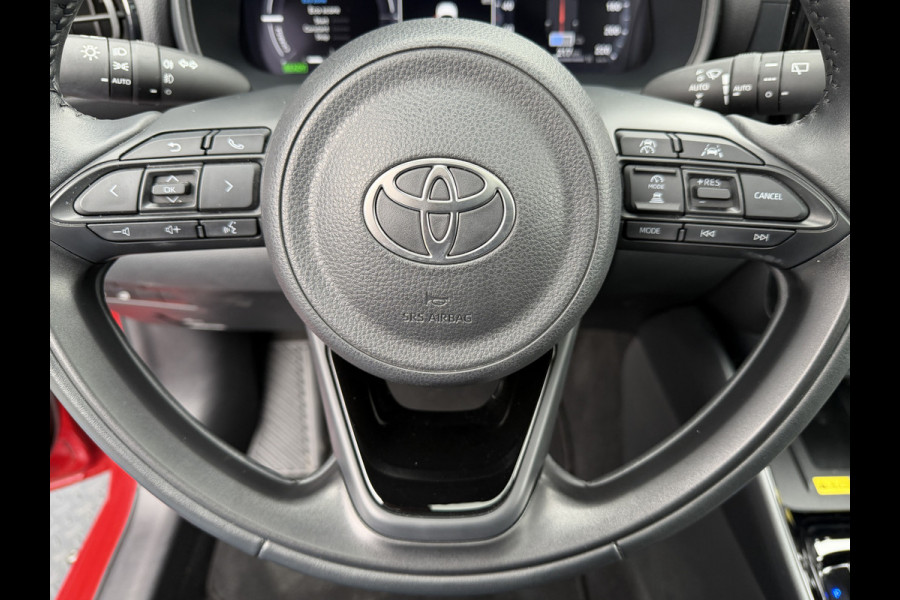 Toyota Yaris 1.5 Hybrid Executive / Bi tone | Pano dak | Emotional Red | PDC V+A | BSM | Rijklaar!!