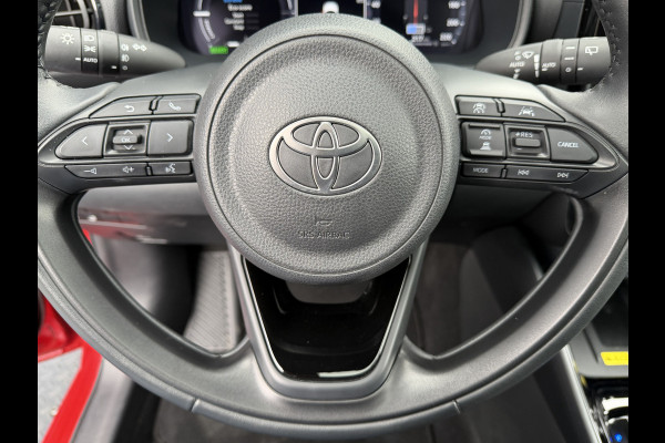Toyota Yaris 1.5 Hybrid Executive / Bi tone | Pano dak | Emotional Red | PDC V+A | BSM | Rijklaar!!