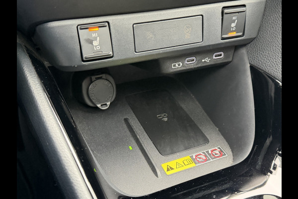 Toyota Yaris 1.5 Hybrid Executive / Bi tone | Pano dak | Emotional Red | PDC V+A | BSM | Rijklaar!!