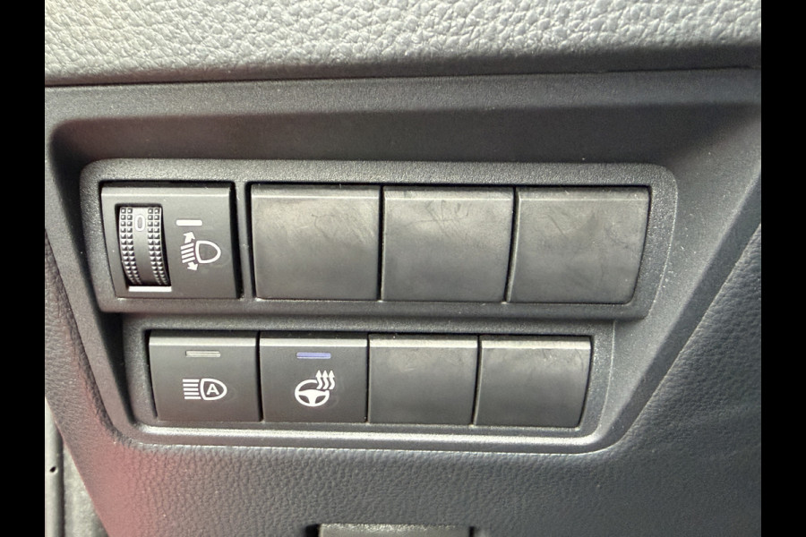 Toyota Yaris 1.5 Hybrid Executive / Bi tone | Pano dak | Emotional Red | PDC V+A | BSM | Rijklaar!!