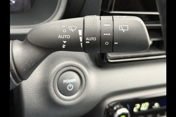 Toyota Yaris 1.5 Hybrid Executive / Bi tone | Pano dak | Emotional Red | PDC V+A | BSM | Rijklaar!!