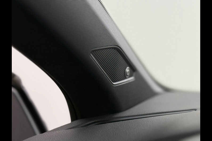 Volkswagen Polo 1.0 TSI R-Line | 110PK | IQ Drive pakket | BEATS | Full LED Matrix Beam | Camera | Discover Pro | Clima | Ambient