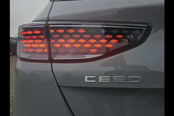 Kia Ceed 1.0 T-GDi Design Edition | Stoel- en Stuurverwarming | LED | Clima | H-Leder | Cruise | Lane Assist |