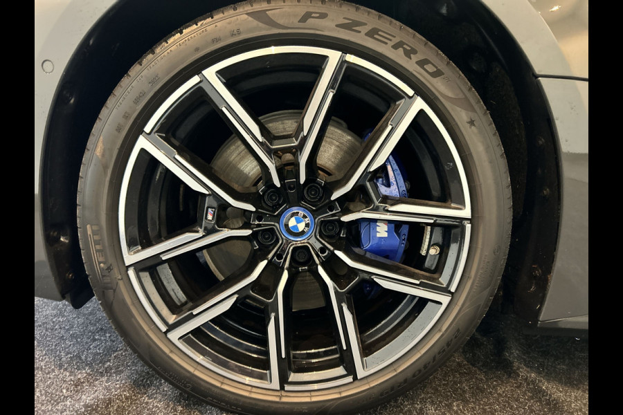 BMW i4 eDrive40 84 kWh | trekhaak | Leder interieur | Soh Waarde (batterijtest) 95,4%