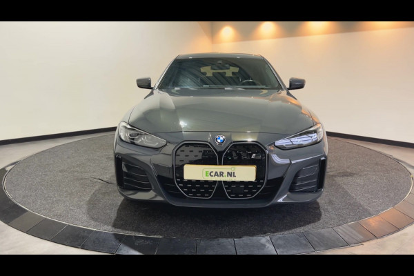 BMW i4 eDrive40 84 kWh | trekhaak | Leder interieur | Soh Waarde (batterijtest) 95,4%