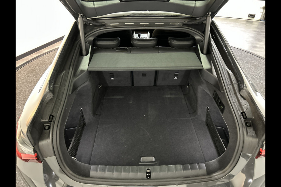 BMW i4 eDrive40 84 kWh | trekhaak | Leder interieur | Soh Waarde (batterijtest) 95,4%