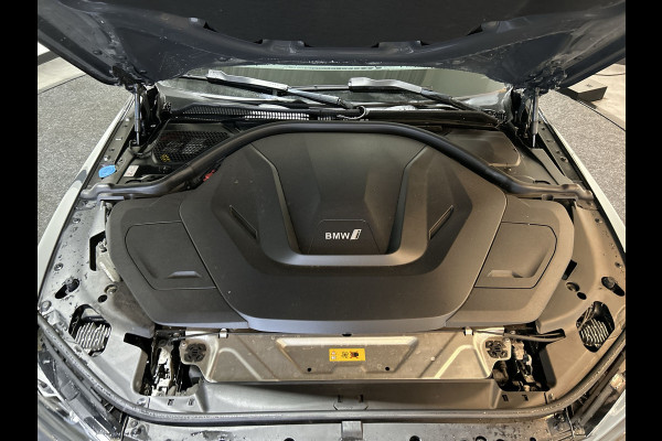 BMW i4 eDrive40 84 kWh | trekhaak | Leder interieur | Soh Waarde (batterijtest) 95,4%