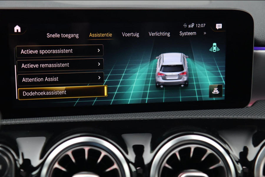 Mercedes-Benz A-Klasse AMG 35 4MATIC / PANO / CAMERA / DODEHOEK / CARPLAY / STOELVERW