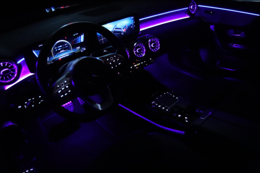 Mercedes-Benz A-Klasse AMG 35 4MATIC / PANO / CAMERA / DODEHOEK / CARPLAY / STOELVERW