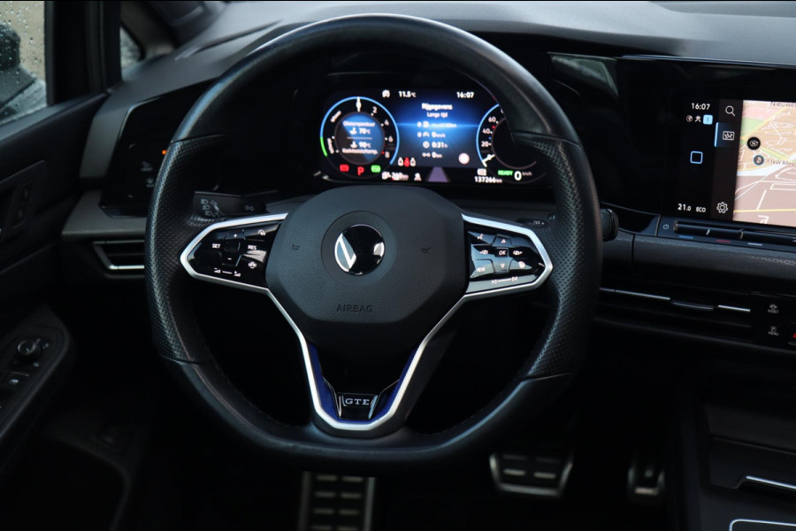 Volkswagen Golf 1.4 eHybrid GTE / PANO / ACC / KEYLESS / CAMERA / ALCANTARA